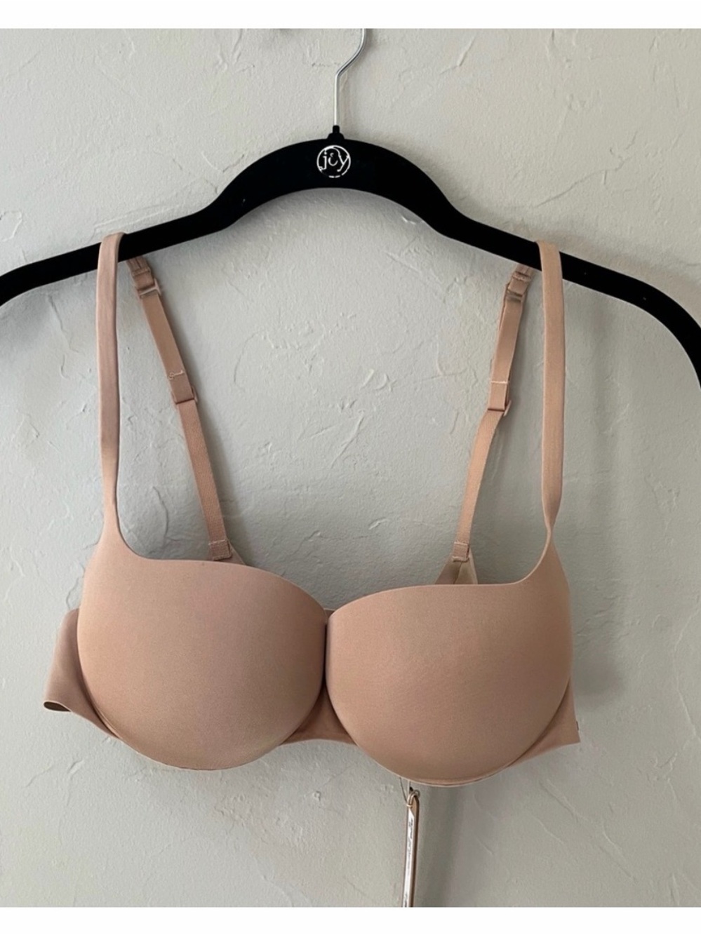 SKIMS Nude Toned Seamless Underwire Bra